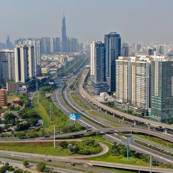 “Cuộc đua” giá căn hộ: Hà Nội “đuổi kịp” TP. HCM về giá, phân khúc cao cấp chiếm 80%