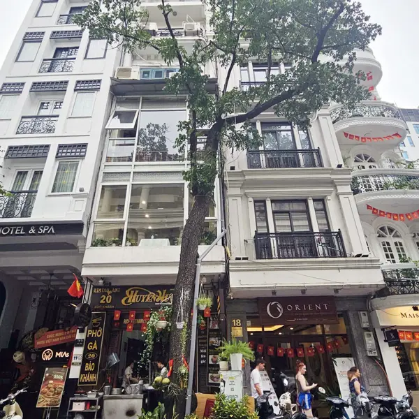 Giá nhà mặt phố 1 tỷ đồng/m2 phổ biến tại Hà Nội, không còn “độc nhất” tại phố cổ