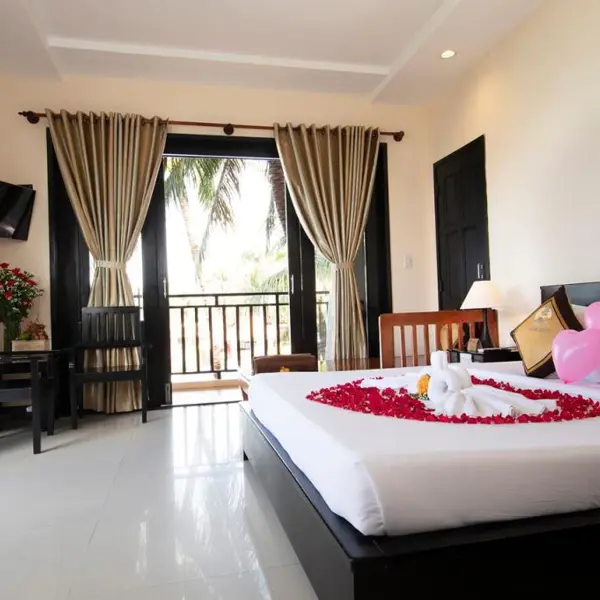 Hòn Rơm Central Beach Resort