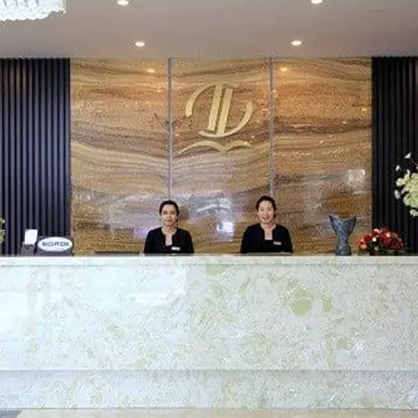 Khách sạn The Light Hotel & Resort