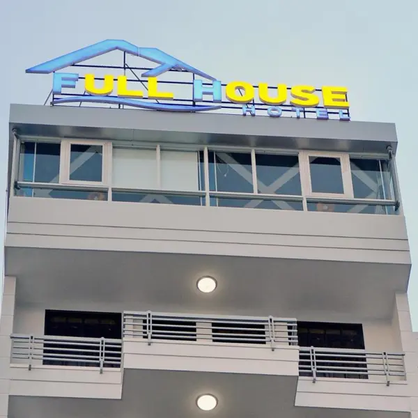 Khách Sạn Full House
