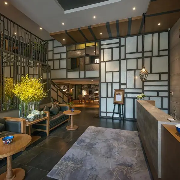 Khách Sạn Bespoke Trendy Hanoi (Tên cũ: Hanoi La Siesta Trendy)