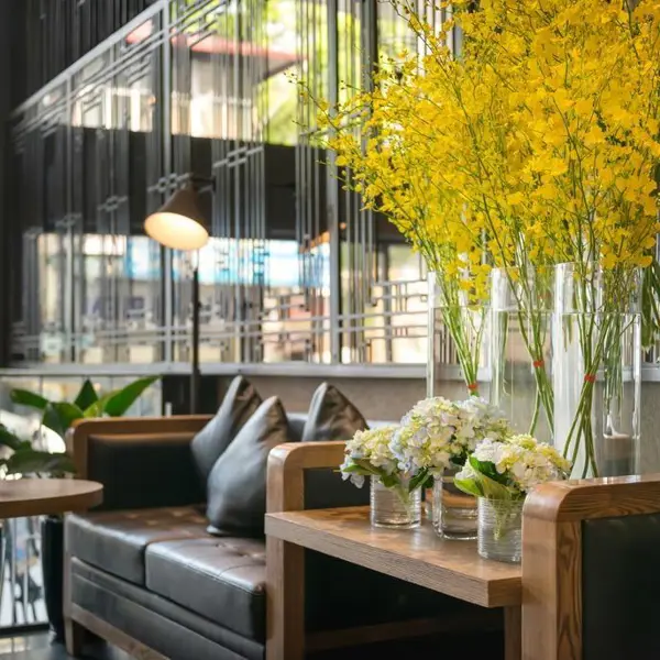 Khách Sạn Bespoke Trendy Hanoi (Tên cũ: Hanoi La Siesta Trendy)