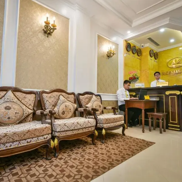 Khách sạn Golden Sail hotel and Spa