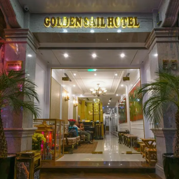 Khách sạn Golden Sail hotel and Spa