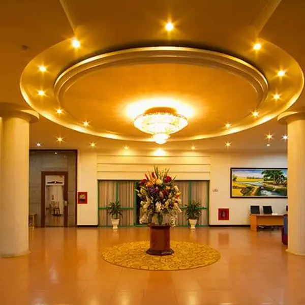 Khách sạn Khăn Quàng Đỏ