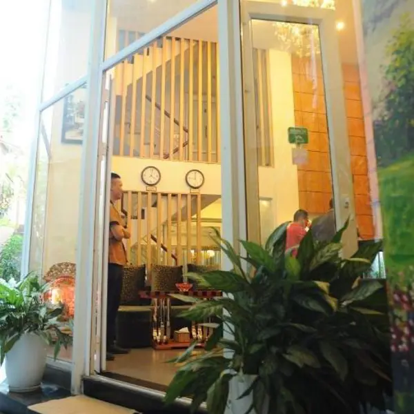 Khách Sạn Golden Sun Villa