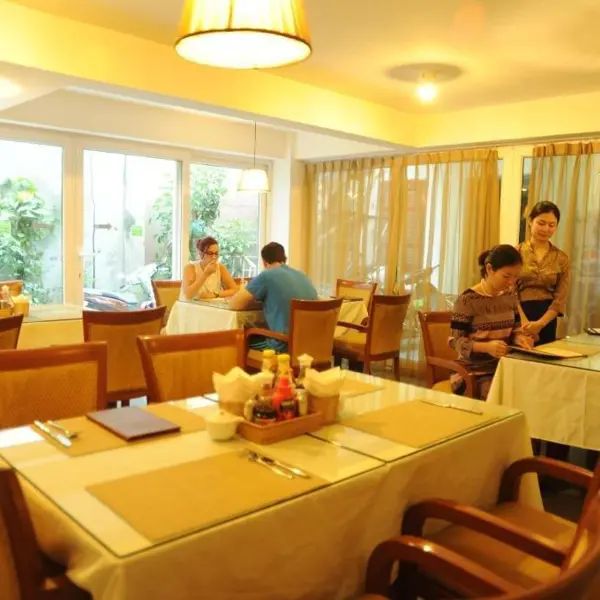 Khách Sạn Golden Sun Villa