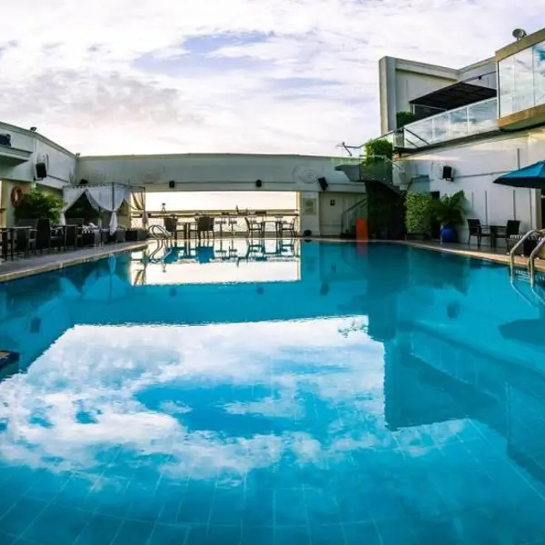 Khách sạn Renaissance Riverside Sài Gòn