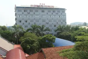 Khách Sạn Trung Du