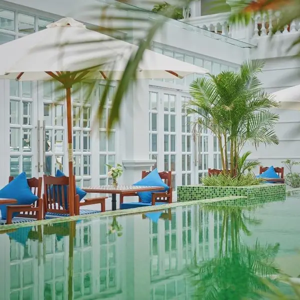 Khách sạn Manoir Des Arts