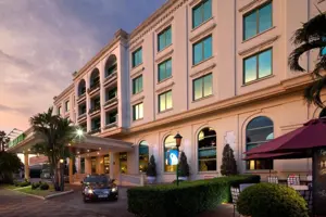 Khách Sạn Avani Hai Phong Harbour View