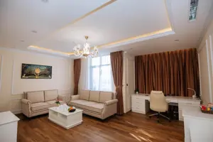 Khách Sạn Thông Đỏ