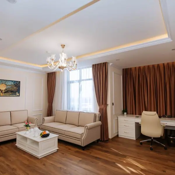 Khách Sạn Thông Đỏ