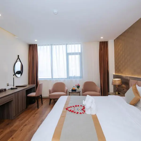 Khách Sạn Thông Đỏ