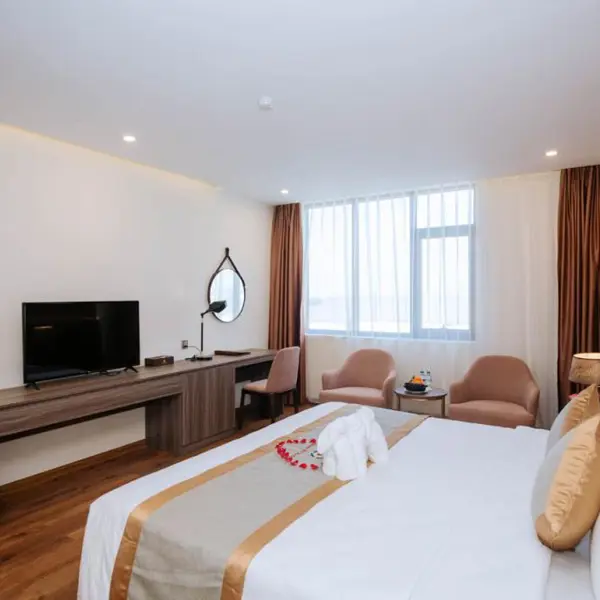 Khách Sạn Thông Đỏ
