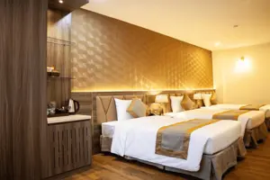 Khách Sạn Thông Đỏ