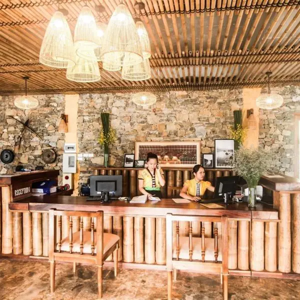 Mai Châu HideAway Lake Resort