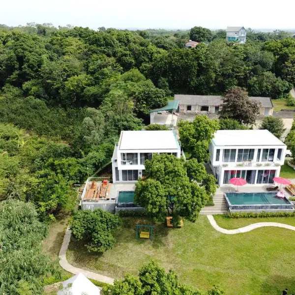 Lava Haus Villa & Bungalow
