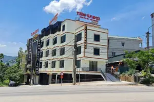 Khách Sạn Tường Vân Legend