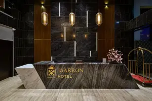 Khách Sạn The Marron