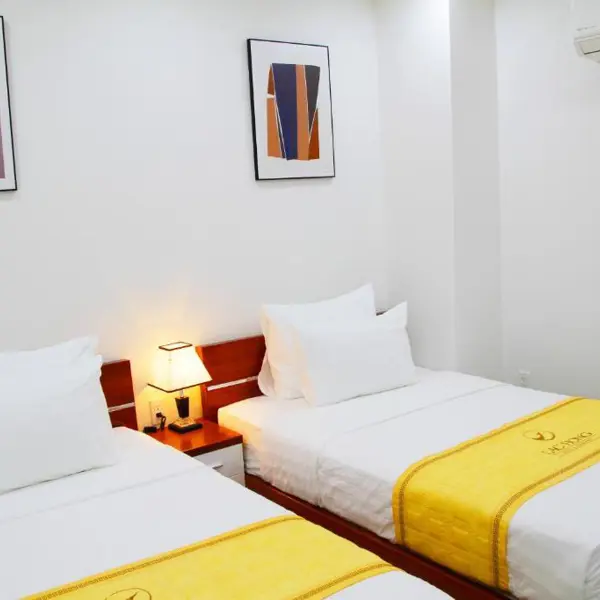Khách Sạn Lạc Hồng