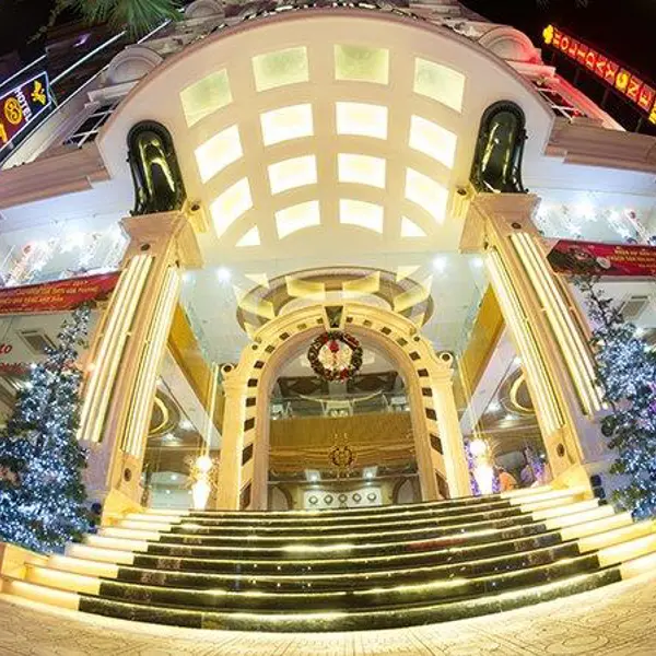 Khách sạn Holiday One