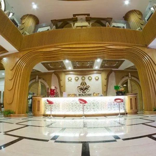 Khách sạn Holiday One
