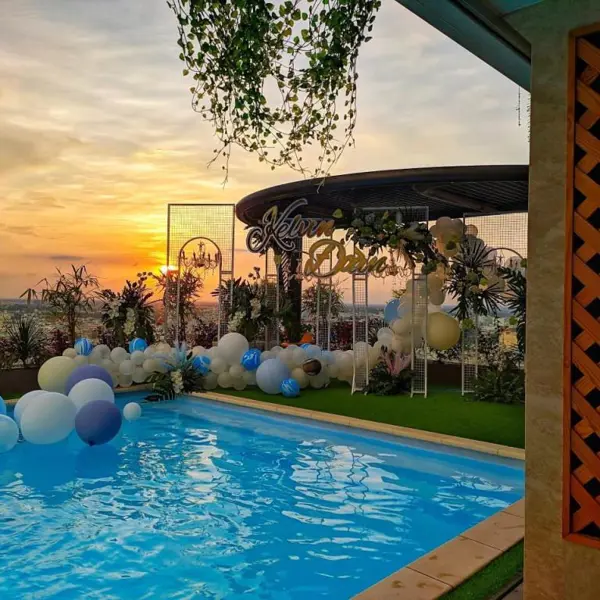 Khách sạn Holiday One