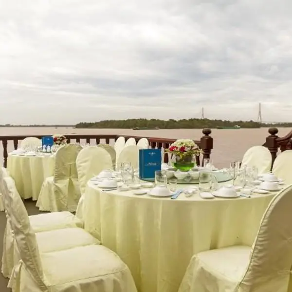 Khách sạn Ninh Kiều Riverside