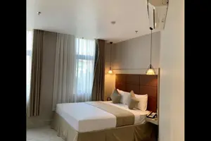 Khách Sạn Holiday 2