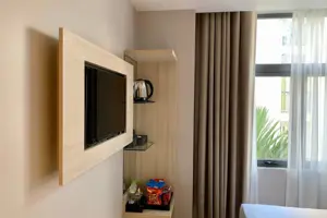 Khách Sạn Holiday 2