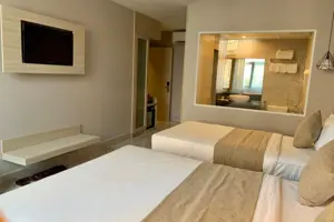 Khách Sạn Holiday 2