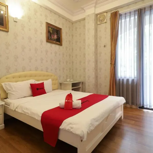 RedDoorz Truc Huyen Hotel