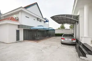 Khách Sạn Paradise