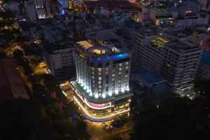 Khách Sạn Central Palace