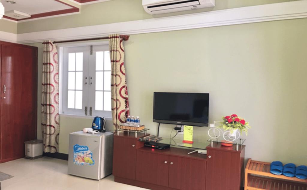 Phòng tiêu chuẩn 3 khách hướng vườn, có cửa sổ - Vĩnh Hy Resort