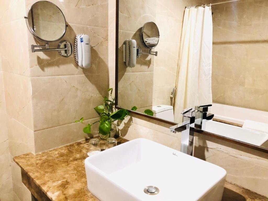 Deluxe King - Khách sạn Mường Thanh Quy Nhơn