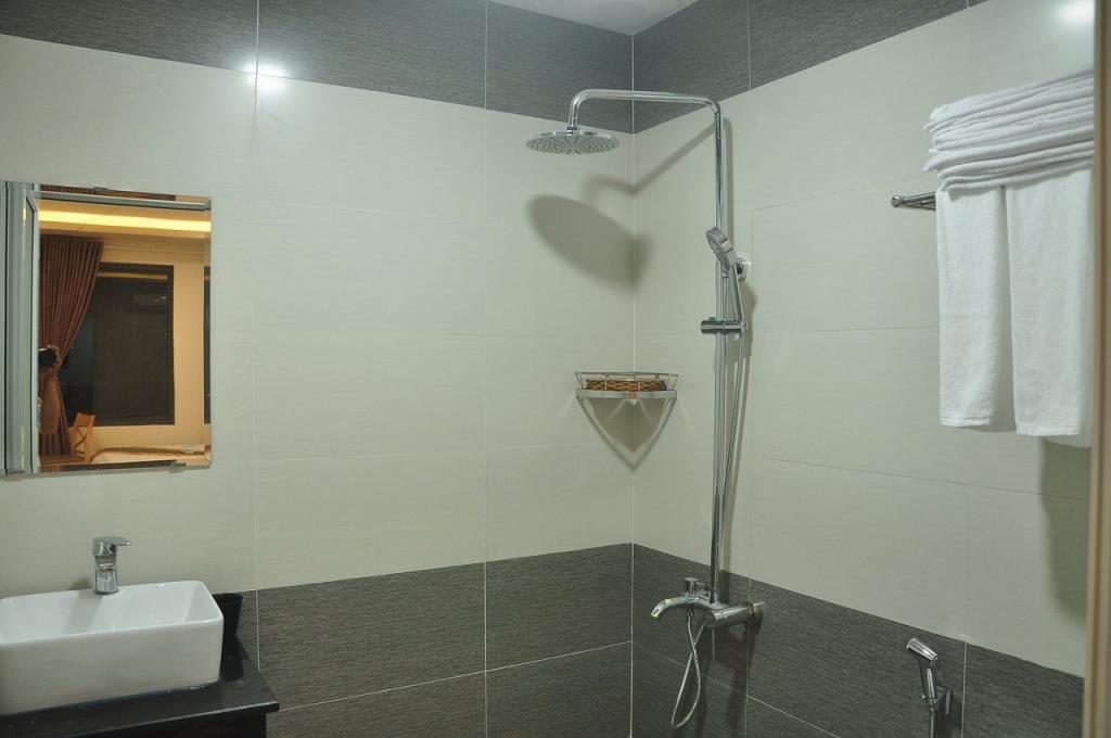 Delux 4 người - Khách Sạn Nhân Anh Quy Nhơn