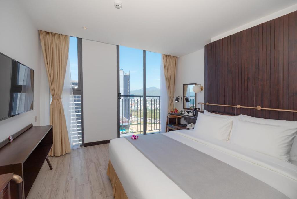 Deluxe Double or Twin Room - Khách Sạn Majestic Premium Nha Trang