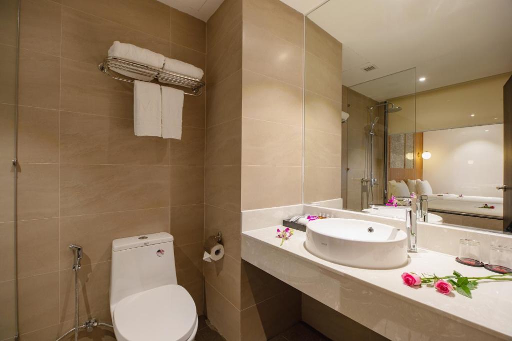 Deluxe Triple - Khách Sạn Majestic Premium Nha Trang