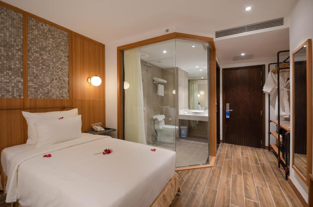 Deluxe Triple - Khách Sạn Majestic Premium Nha Trang