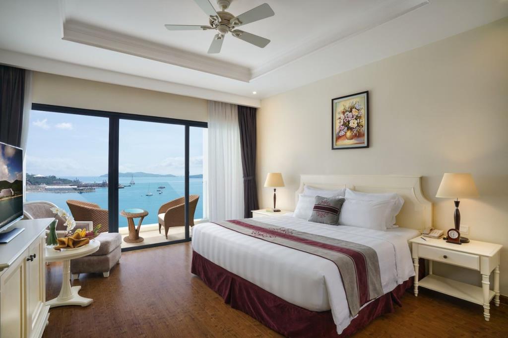 Deluxe Ocean View King Bed - Vinpearl Resort & Spa Nha Trang Bay