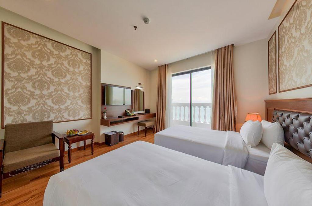 Premier Sea View Twin Room with Balcony - Khách sạn Imperial Nha Trang