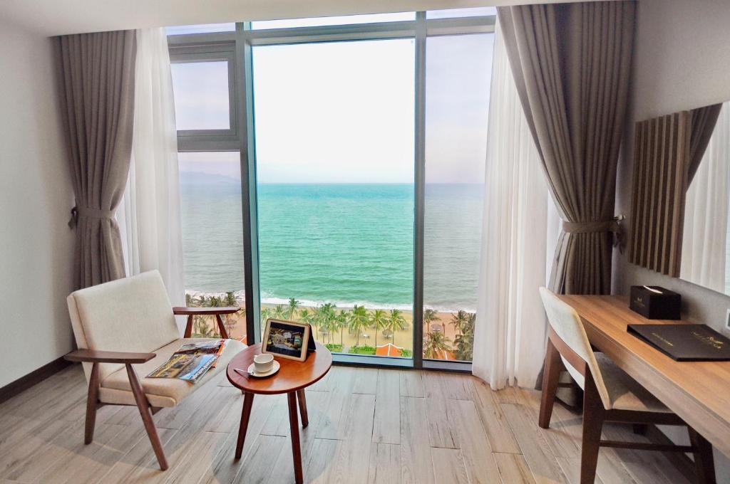 Senior Deluxe Sea​ View - Khách sạn Melissa Nha Trang