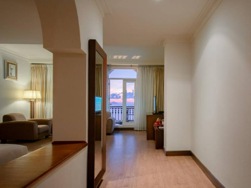 Premium Deluxe Ocean View - Sunrise Nha Trang Beach Hotel & Spa