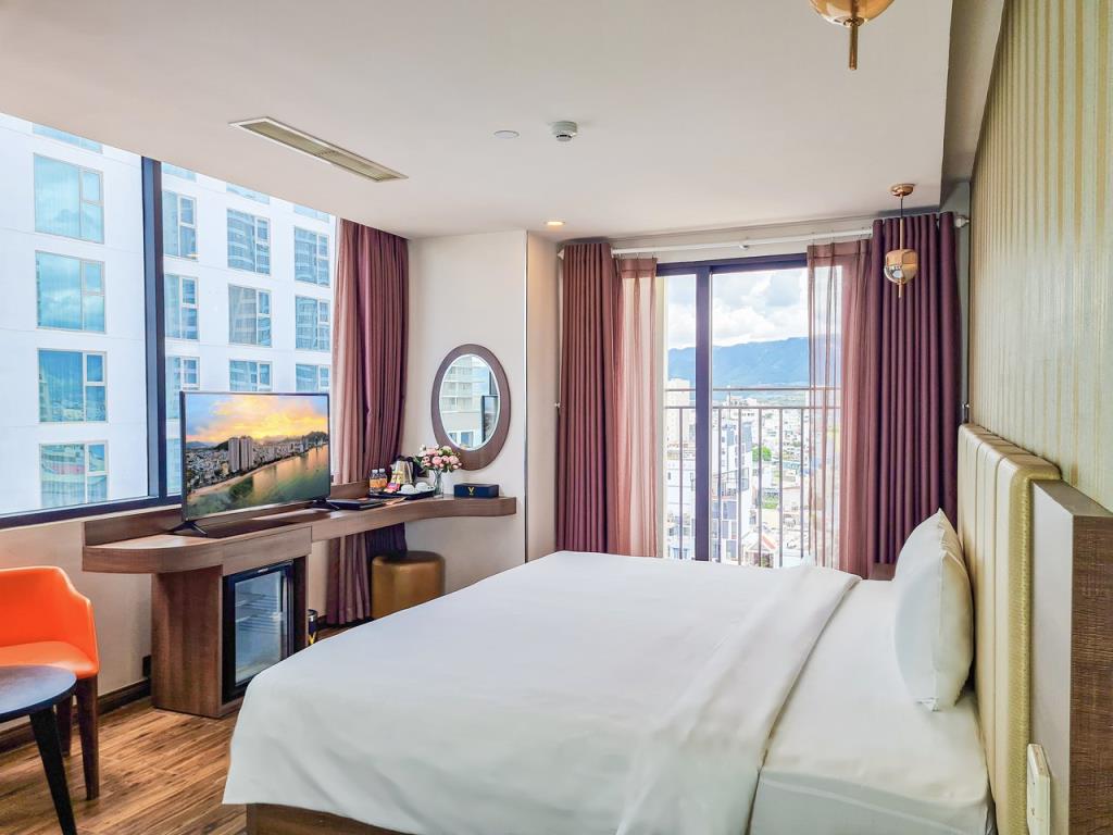 Deluxe Double or Twin Room with City View - Khách sạn V Nha Trang