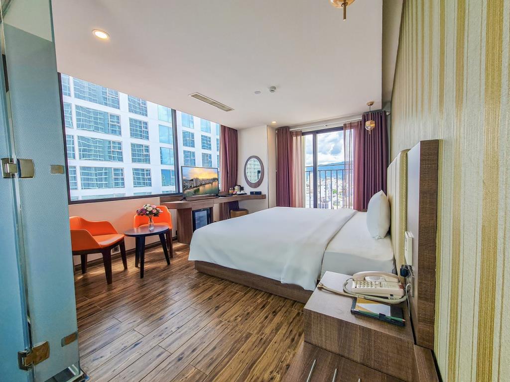 Deluxe Double or Twin Room with City View - Khách sạn V Nha Trang