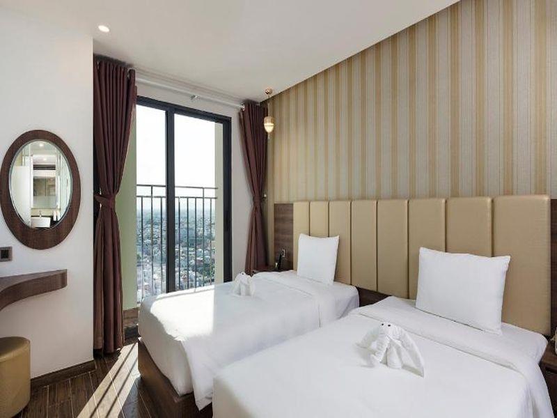 Premier Deluxe Double or Twin  Room with Partial Sea View - Khách sạn V Nha Trang