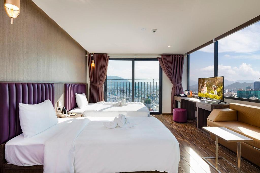 Junior Suite with Balcony - Khách sạn V Nha Trang